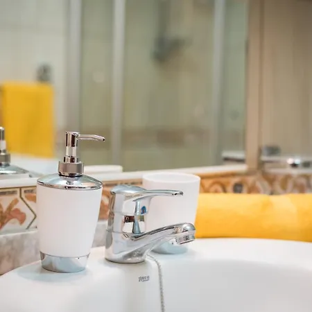 Great 'san Marino' Terrace And Pool Daire Los Cristianos (Tenerife)