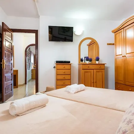 Great 'san Marino' Terrace And Pool Daire *